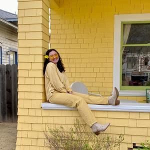 Meet your Posher, Julia